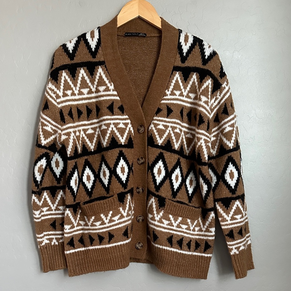 Black Tape_ Aztec Geometric Print Knit Cardigan